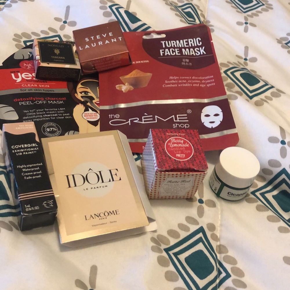 beauty samples with a ulta tote bag/large purse.